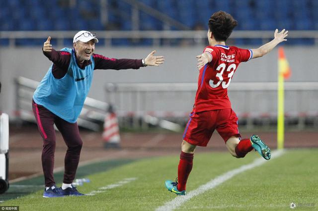 上轮英联杯，切尔西在主场2-0轻取布莱克本，球队顺利晋级本轮。